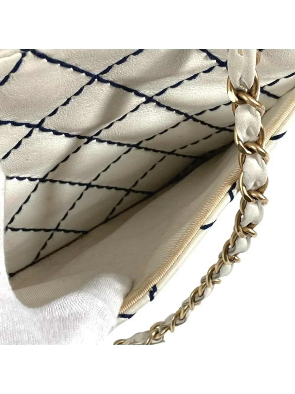 Chanel Shoulder Bag CC Logo Leather White
